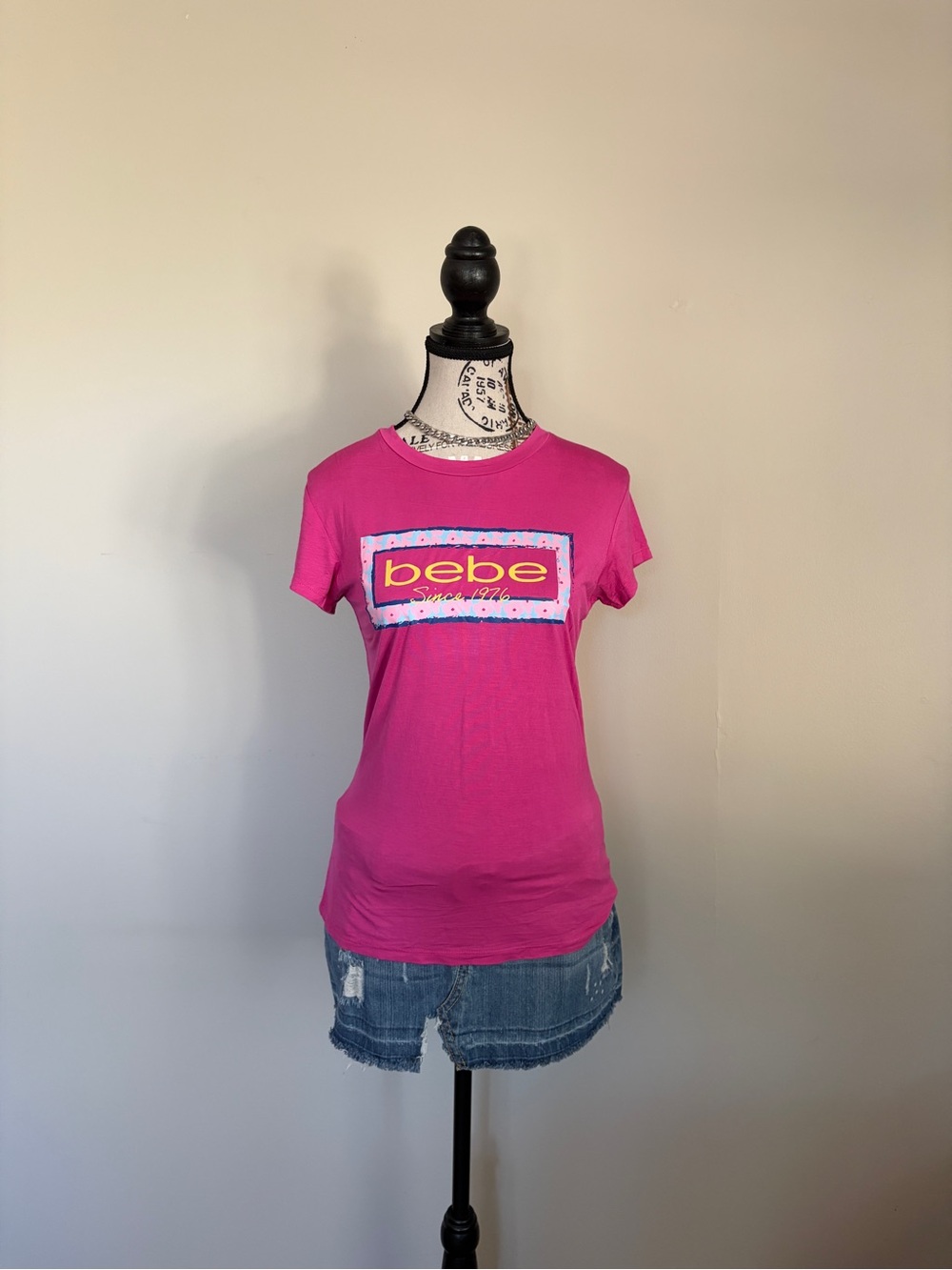 Y2K Bebe Pink Baby Tee Fitted T-Shirt 2000s Model Off Duty - Picture 2 of 7